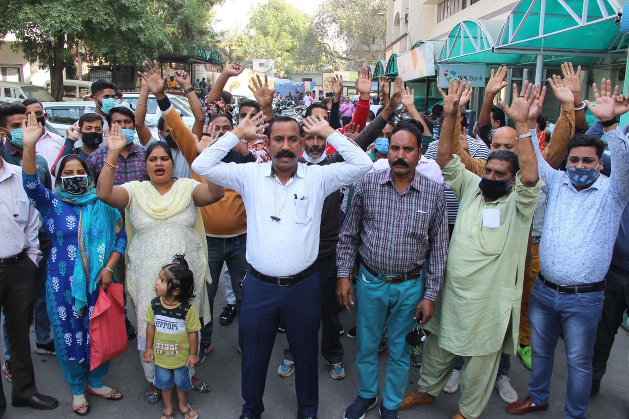 safai workers protest againts municipal corporation