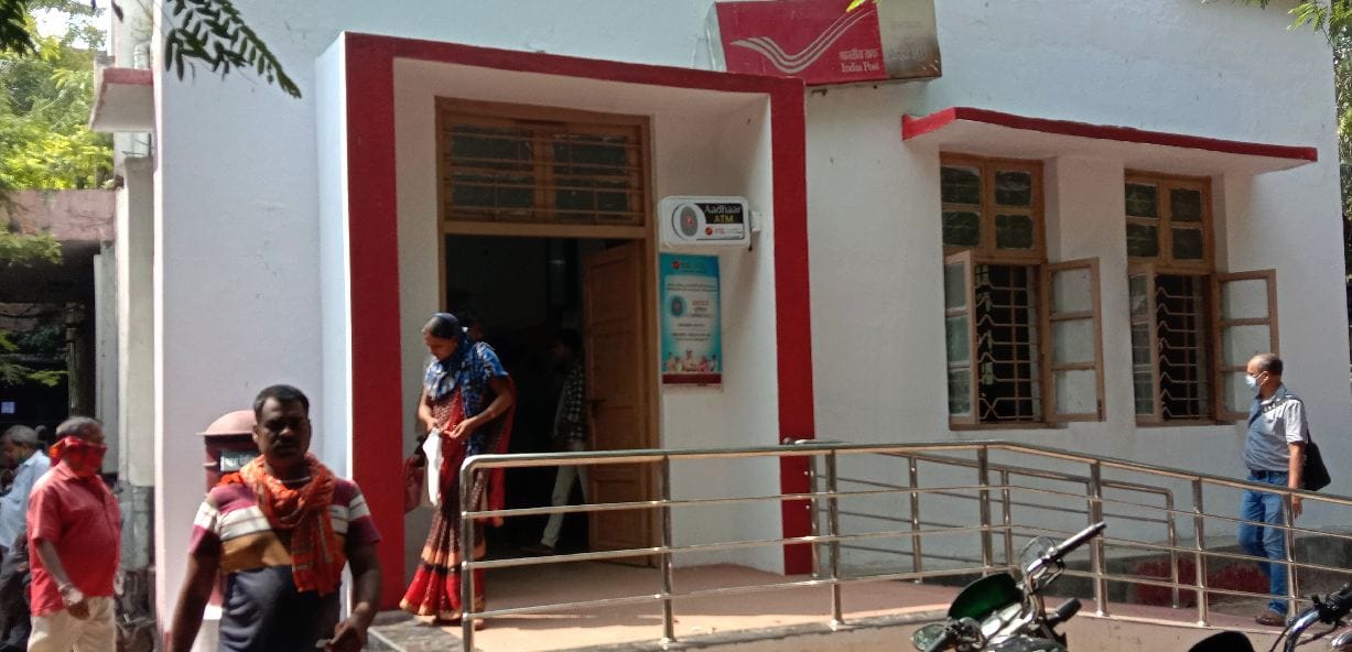 It has become mandatory to keep 500 rupees in the post office savings account