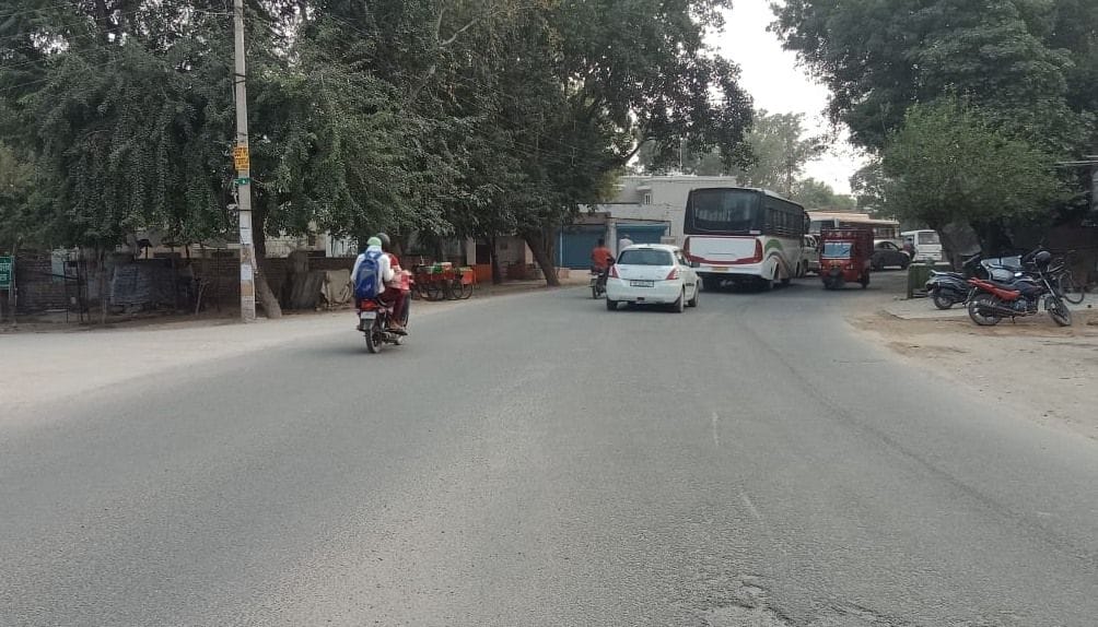 White stripe on the streets - no sign board, 24 lives going every month
