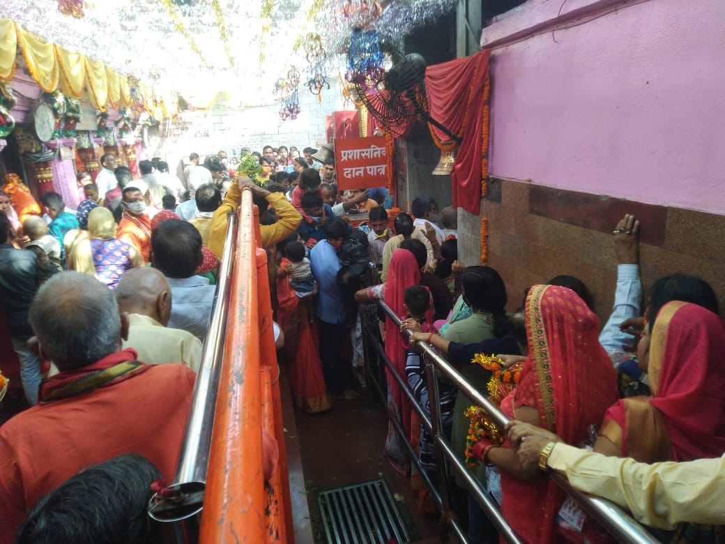 Thousands worshiped Mother Vindhyavasini on Shardiya Purnima