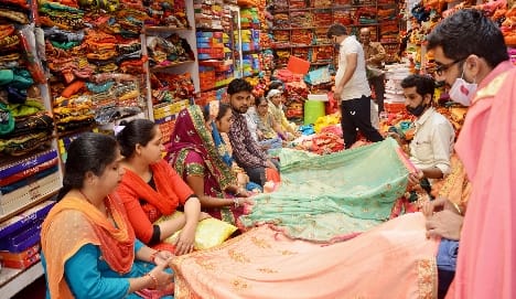 Gulabzar in Karwachauth sari market, shopping fiercely