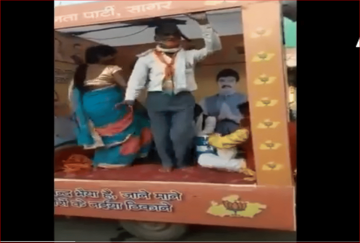 Dance performance to the tunes of folk songs of Bundelkhand seen as a part of campaigning for BJP candidate