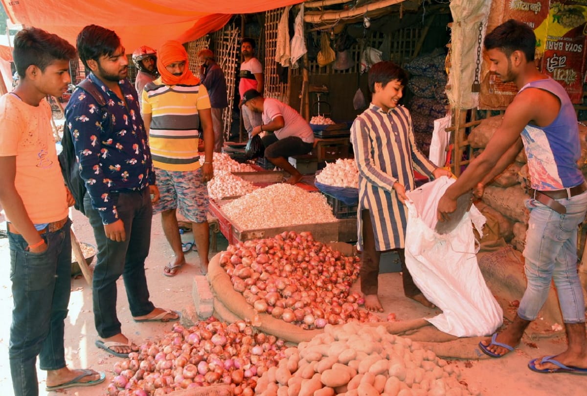 Onion prices down in gorakhpur mahewa mandi