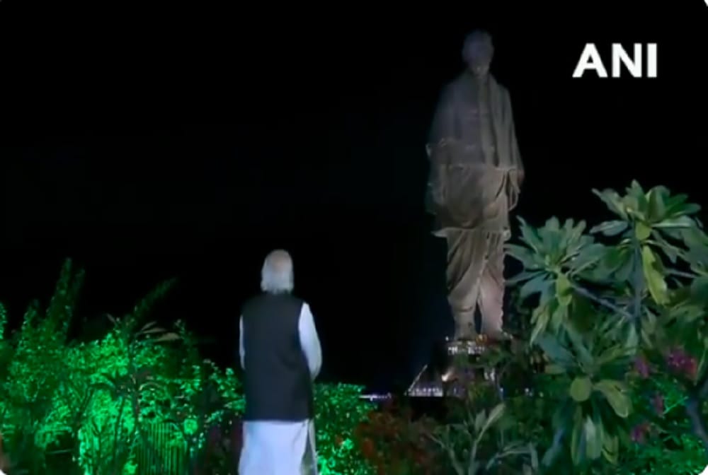PM narendra modi will pay homage to Late Keshubhai Patel in Gandhinagar on friday