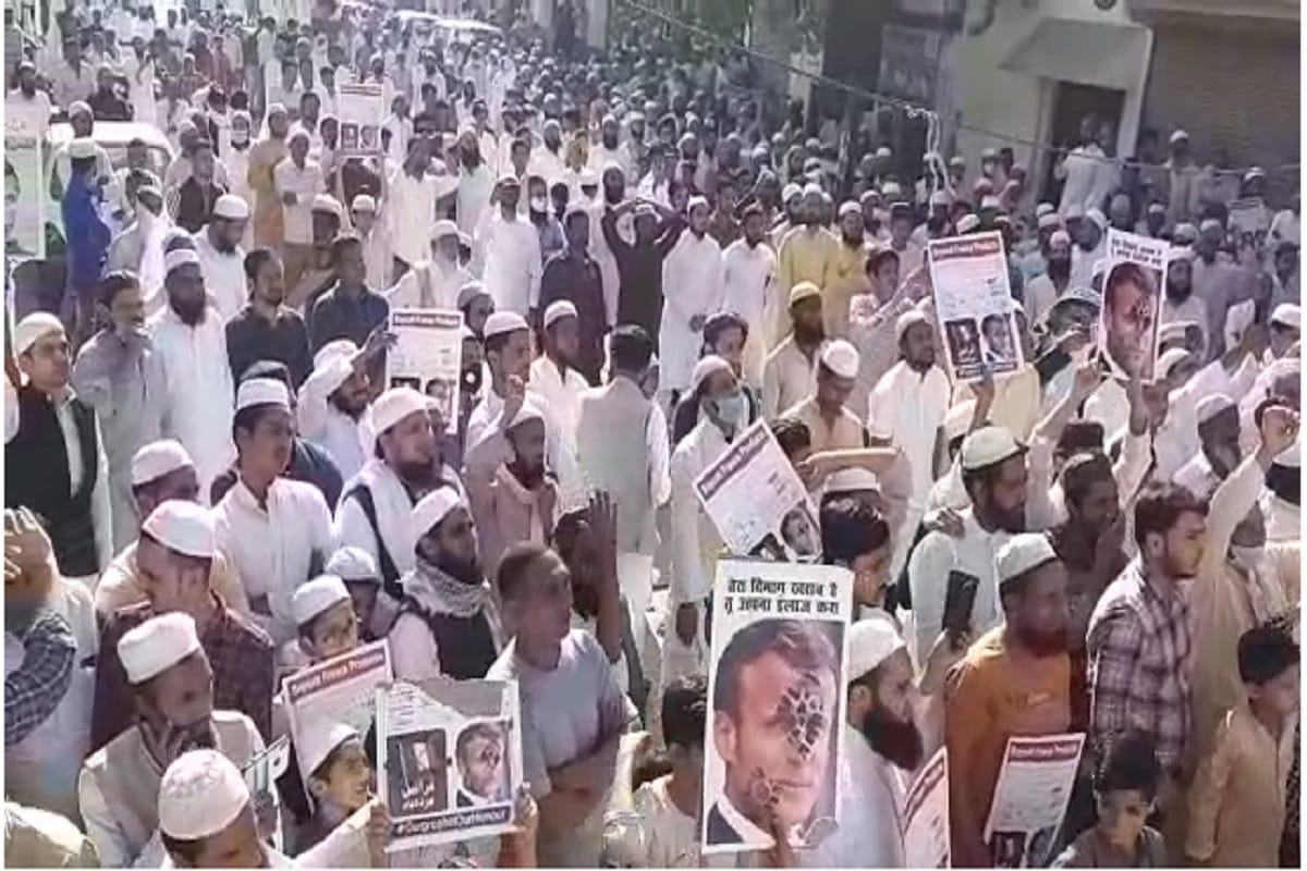Protests against France at Deoband in Saharanpur