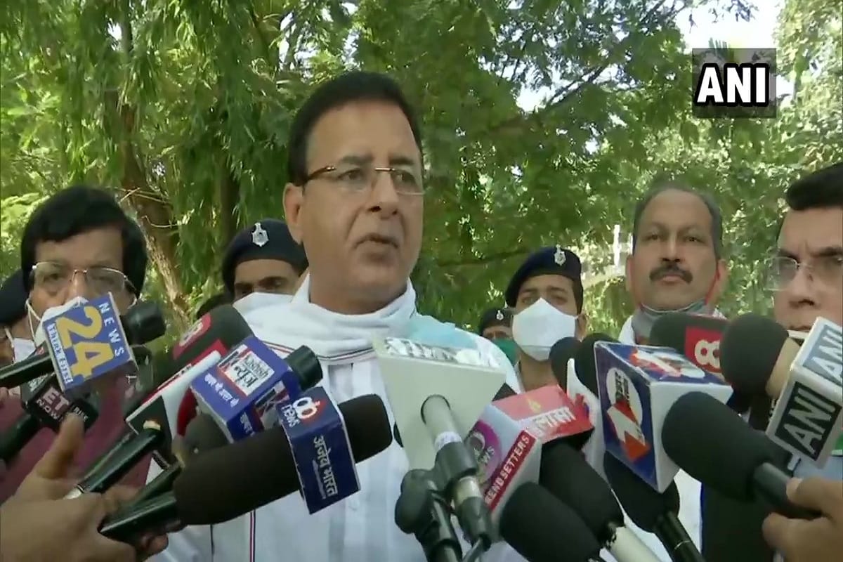 Congress delegation led by Randeep Surjewala met Bihar Governer Phagu Chauhan over Munger firing