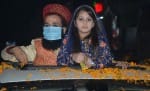 जुलुसू में शामिल एक बच्ची।