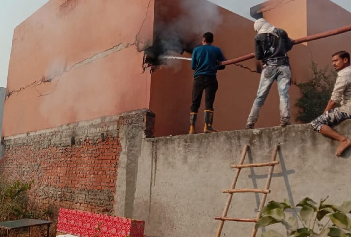 Fire broke out in a hardware godown many injured including fire brigade staffs