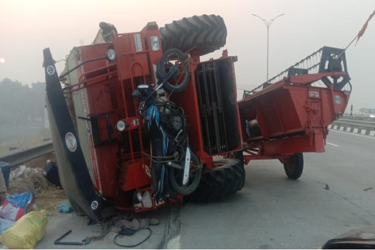 Accident on Eastern Peripheral Expressway and one died and two injured at Baghpat