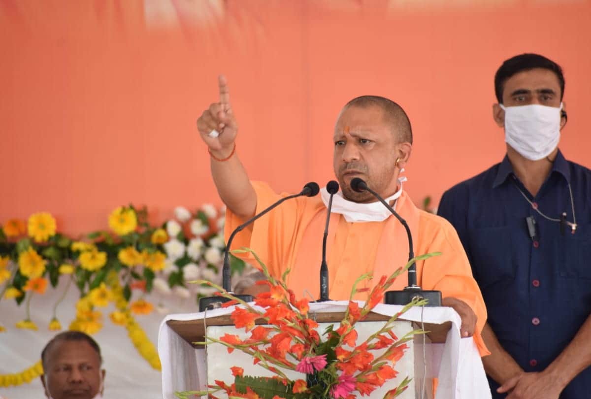 Cm yogi and mukhtar ansari enemy 16 year old after mau Riots in UP