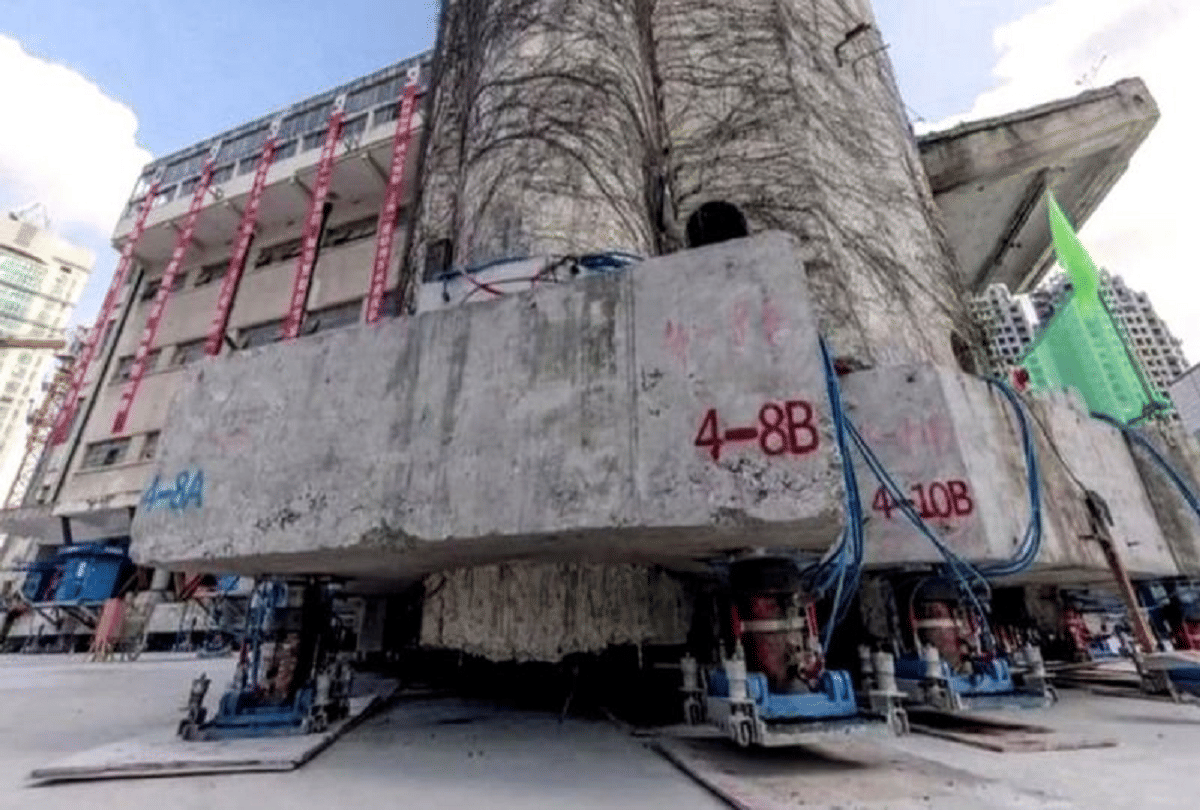 chinese engineers lift 7600 ton building and moved another place