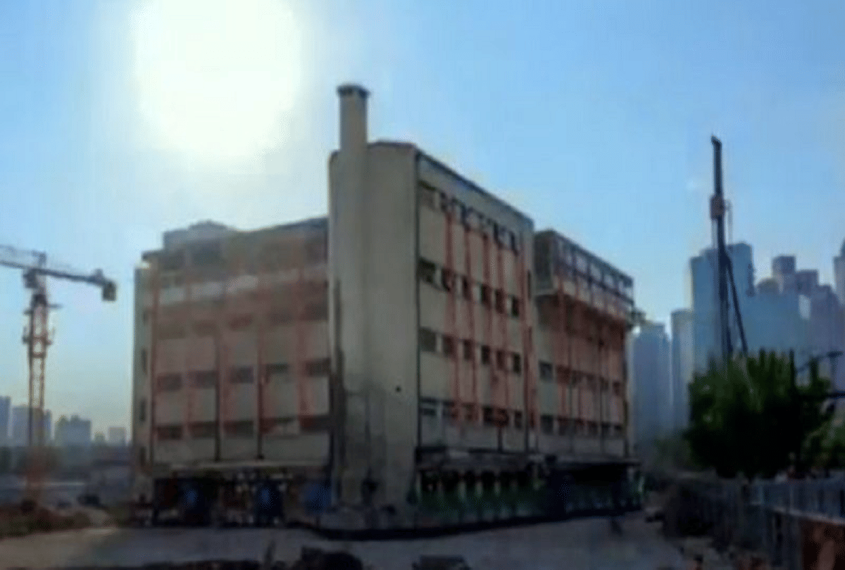 chinese engineers lift 7600 ton building and moved another place
