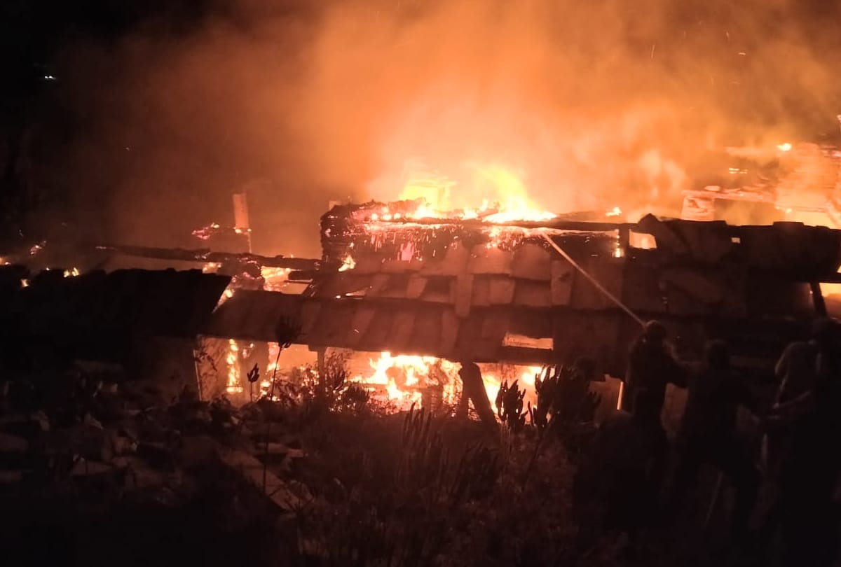 house on fire in madhana chopal shimla