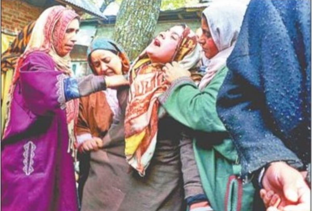 kulgam bjp leaders killed fida hussain mother lost her senses friend fainted in last rites
