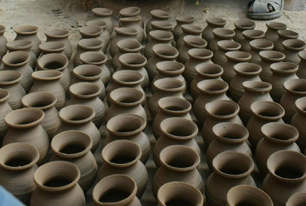 deepawali 2020: potters makes designer diyas for diwali in agra