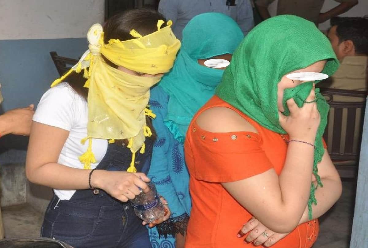 Prostitution inside the spa center In kotdwar Uttarakhand, police raided, Three arrested, spa center operator absconded, See Photos