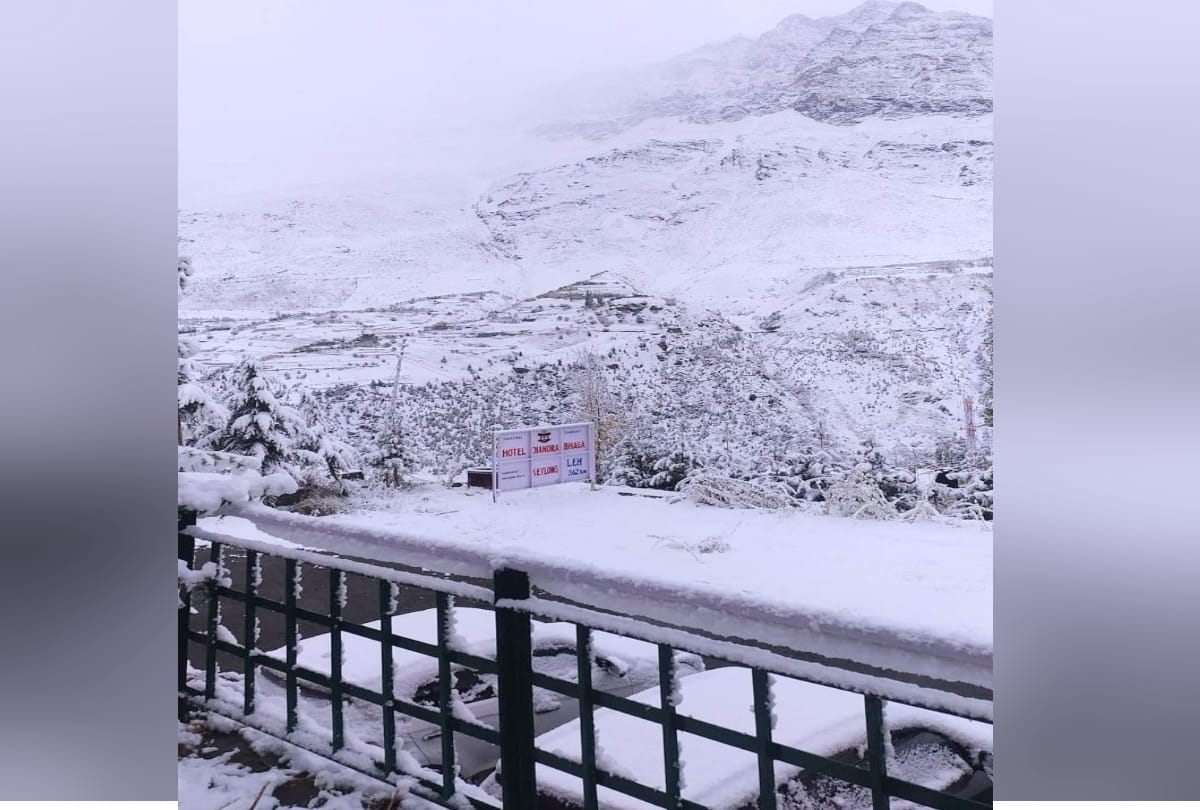 weather today: fresh snowfall in himachal pradesh, High peaks including Rohtang covered with snow
