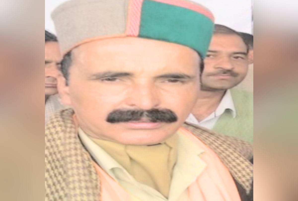 SS Jogta, former president of the Non-Gazetted Employees Federation, joined the Congress leaving the Aam Aadmi