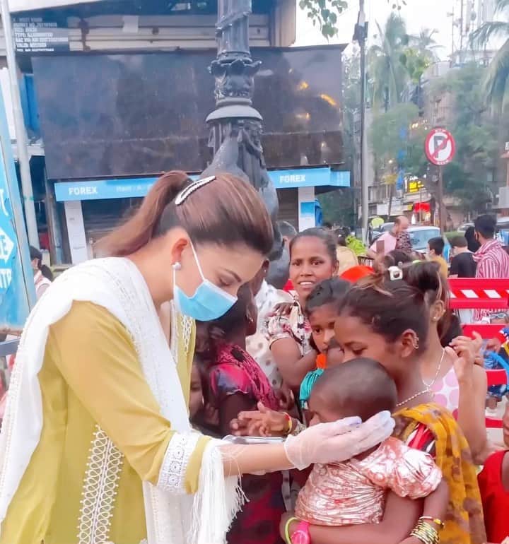 Urvashi Rautela was distributing food for underprivileged child