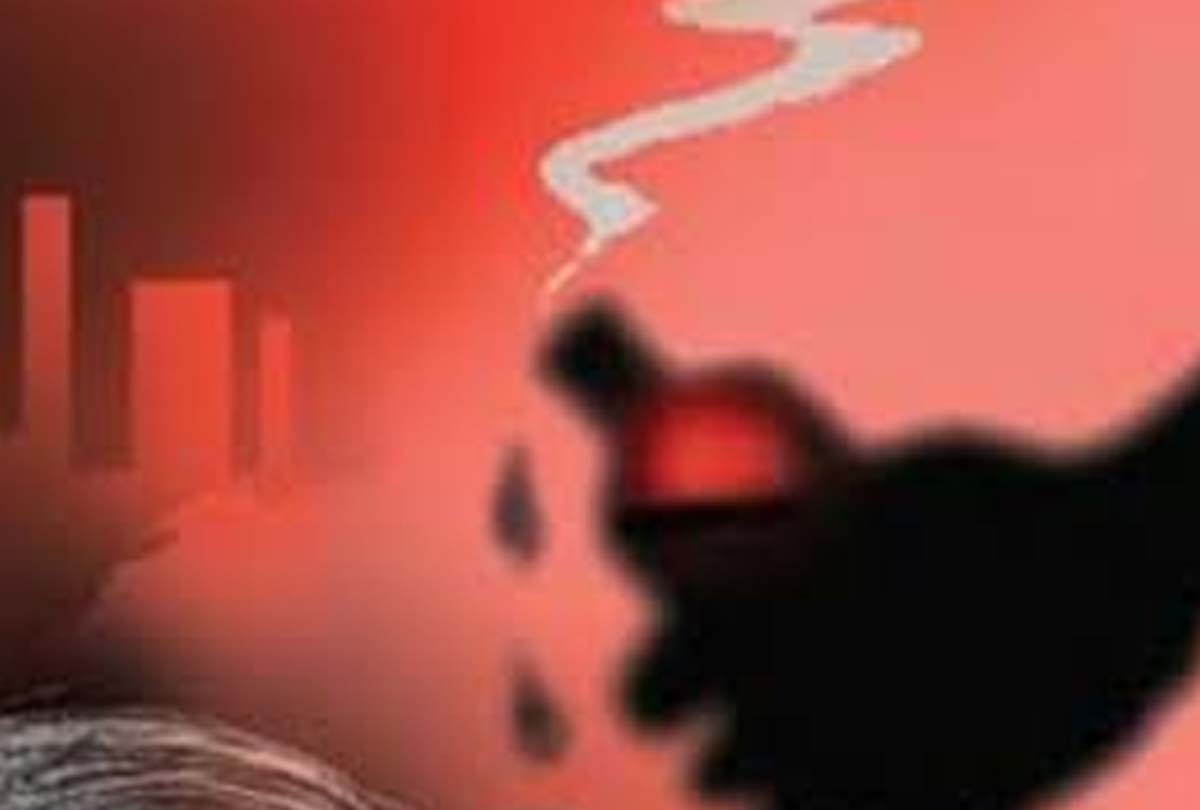Wife put acid on husband with partner