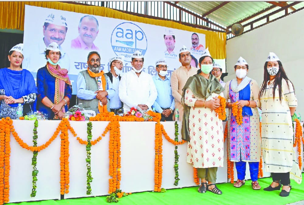 delhi two times congress Councillor vikas tank joins aap with supporters