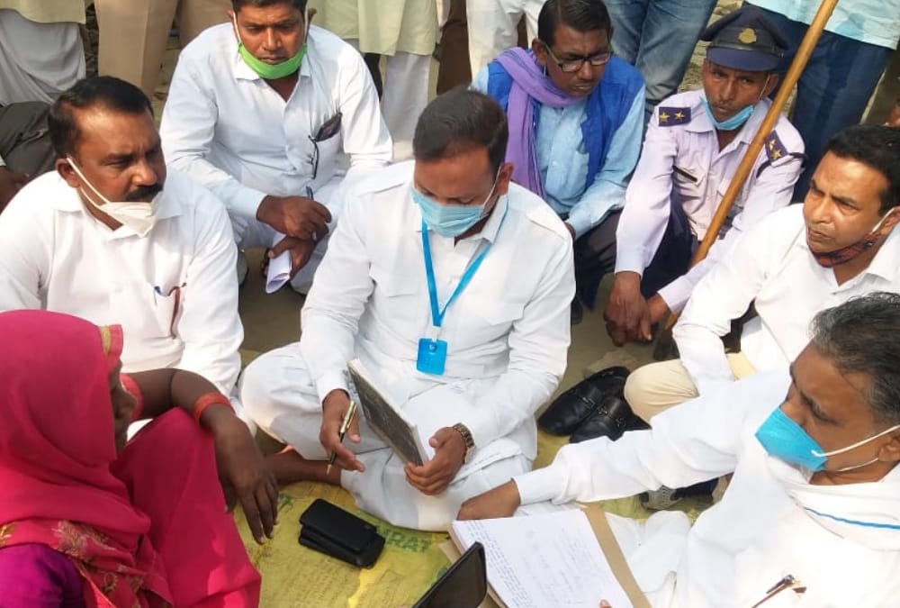 BSP representative meets to village pradhan whose husband was burned alive.