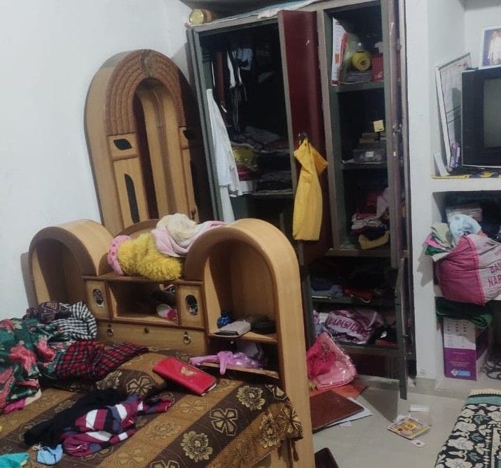 theft, jbt teacher, jewellery and rupee theft