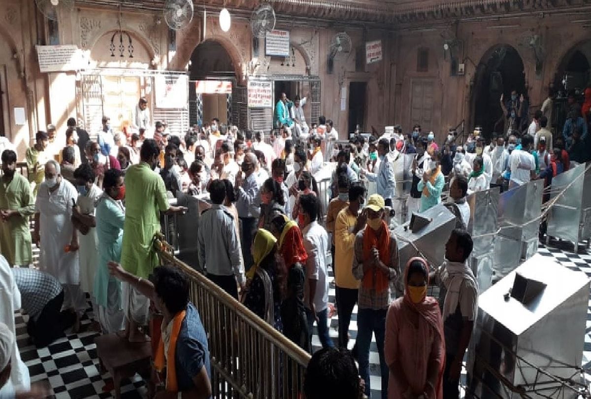 Dev prabodhini ekadashi Devotees Parikrma And Darshan In Banke Bihari Mandir