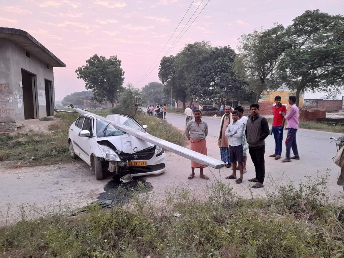 Thieves took out Shivling from temple, car collided with pillar of high-tension line, pole broke and fell on car in Bhadohi