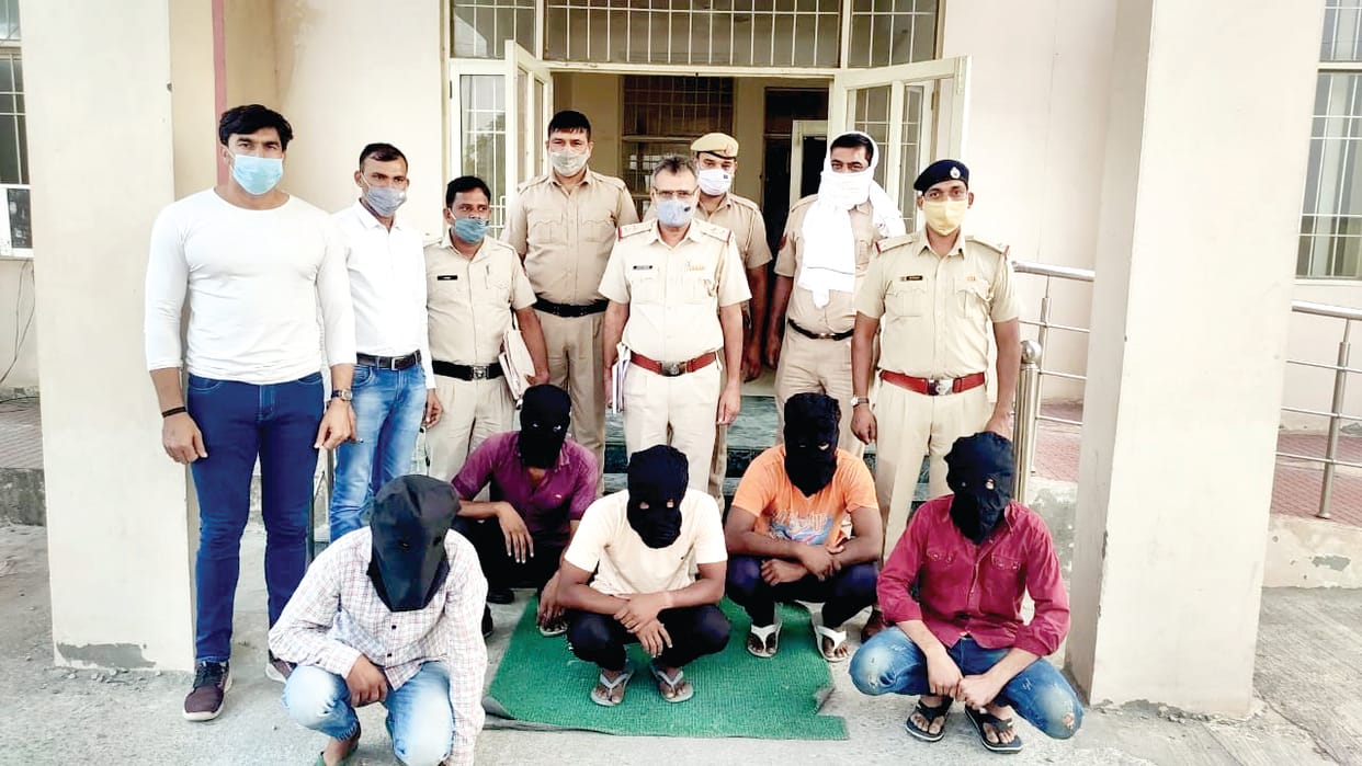 Five youths planned to kidnap 5 crore from toy pistol