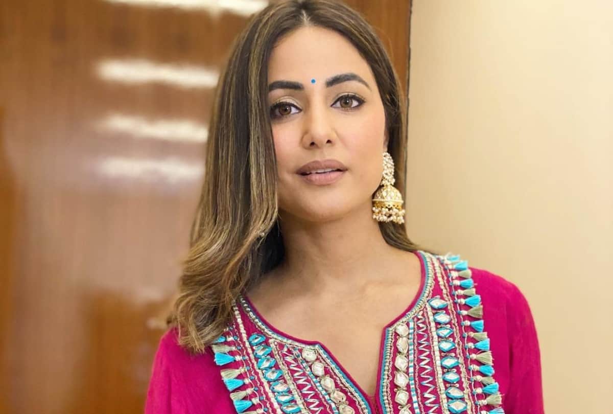 hina khan got trolled for copied kareena kapoor saree look