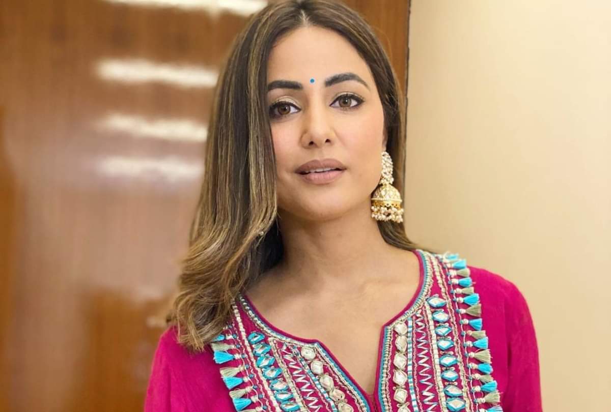 bigg boss 14 senior hina khan throwback pic in orange bikini viral on social media