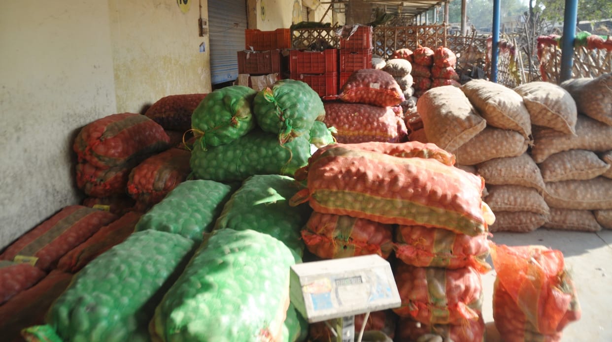 Potato is being sold in the market for 50 rupees