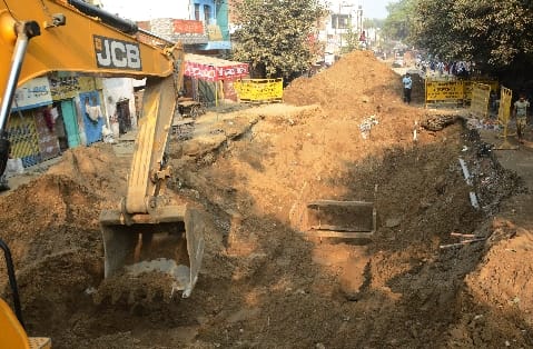 Excavation started in Kalibari, the road to the corporation is closed