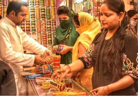 Karva Chauth: Market buzz, increased crowd of women