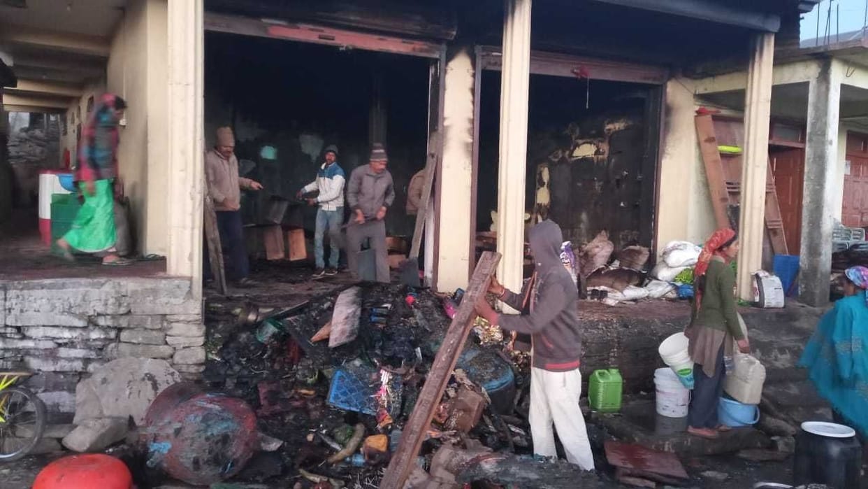 Shop and warehouse fire in Talladesh