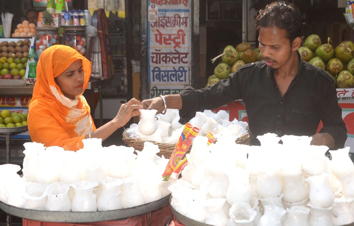 Karva karves are being sold well on Karva Chauth