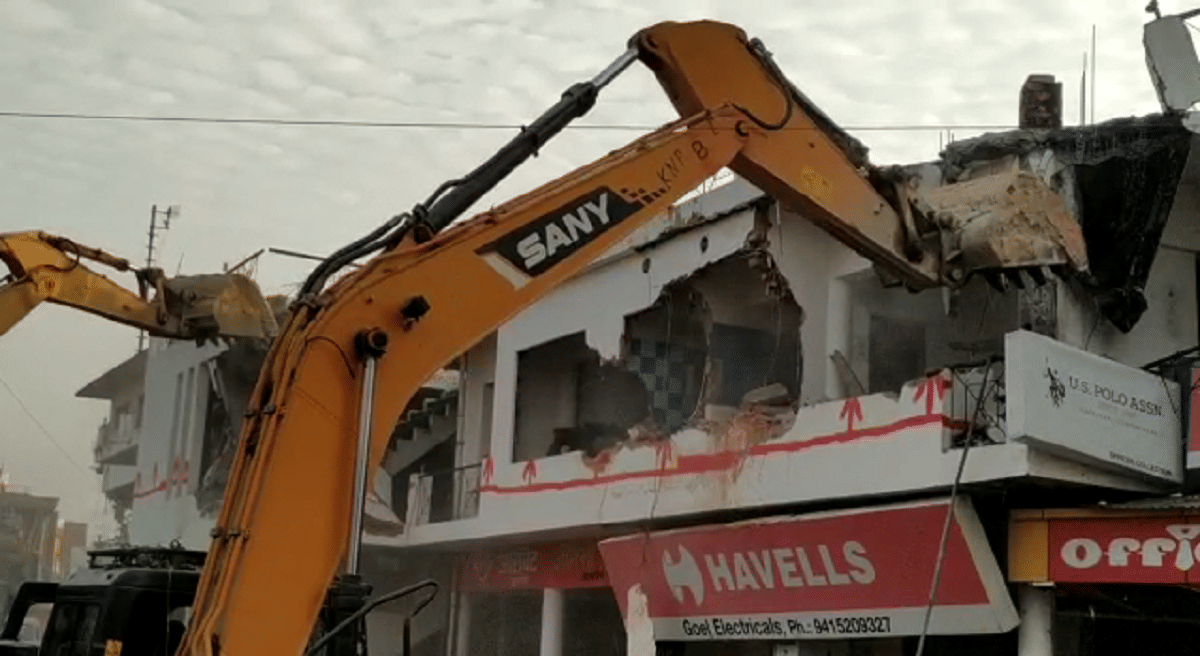 Mukhtar asnari hotel demolished by bulldozer in ghazipur up