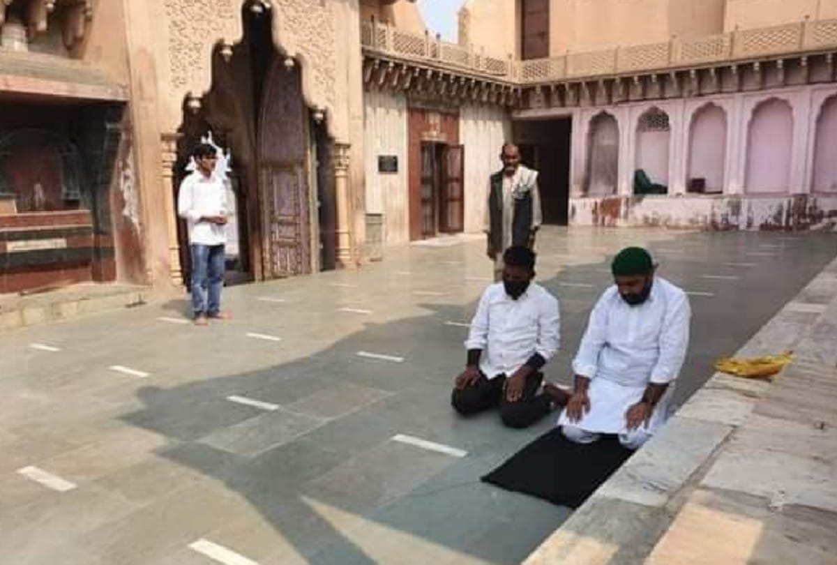 priests washed the Nandababa temple with Ganges water in mathura