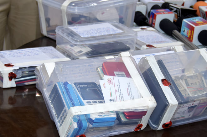 10 members of international gang of thugs arrested