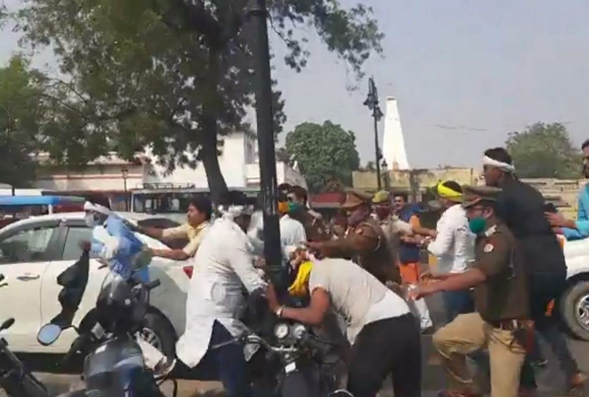 Ballia MLA Surendra Singh, who was showing black flag, was beaten up by the MLA supporters