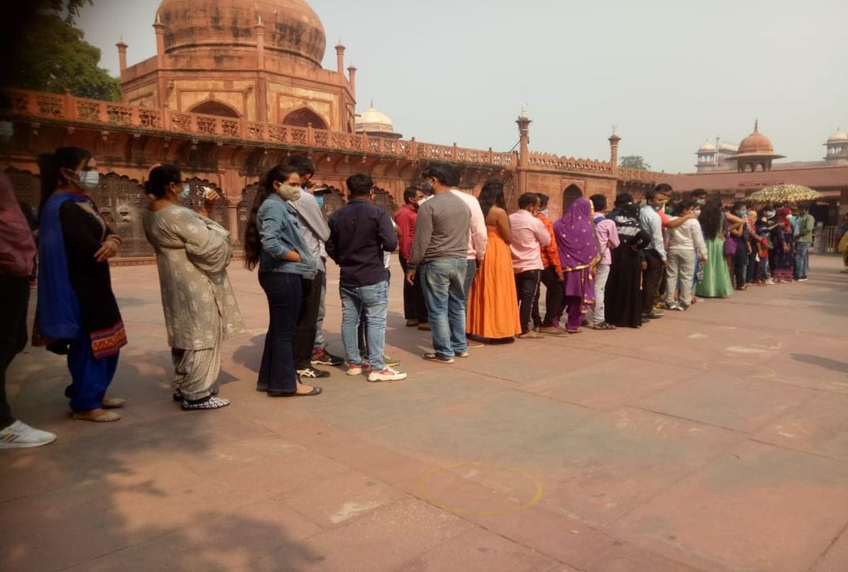Taj Mahal online tickets sold in black in agra