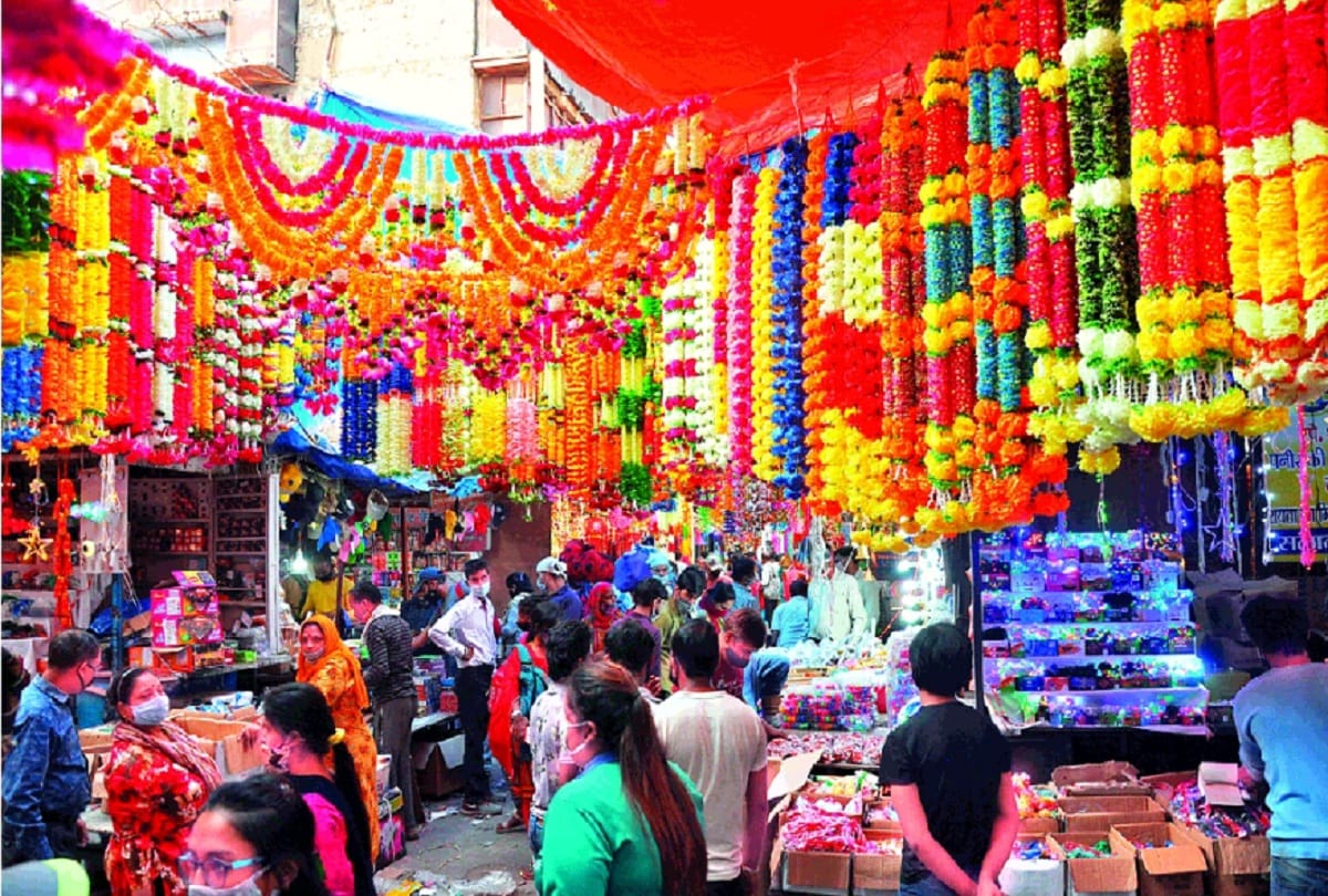 Swadeshi mask on Chinese goods in Delhi market