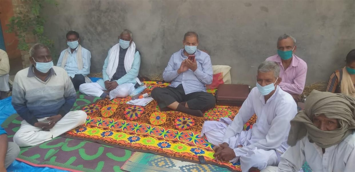 Hathras: Former MLA started a gradual fast in village Abhaipur