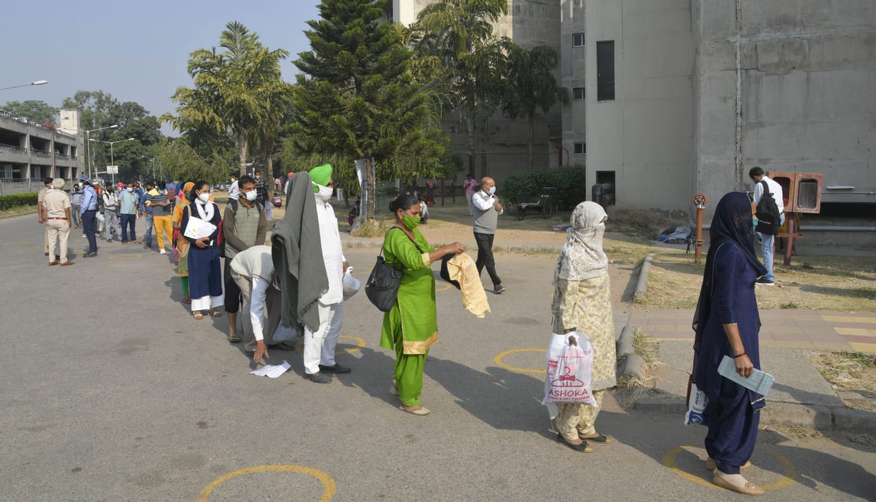 PGI OPD opens, 300 meter long queue