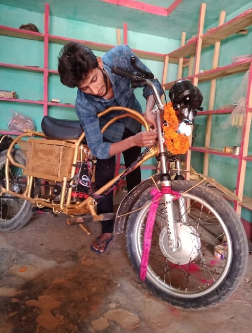 Neeraj Maurya of Mirzapur made a battery powered bike