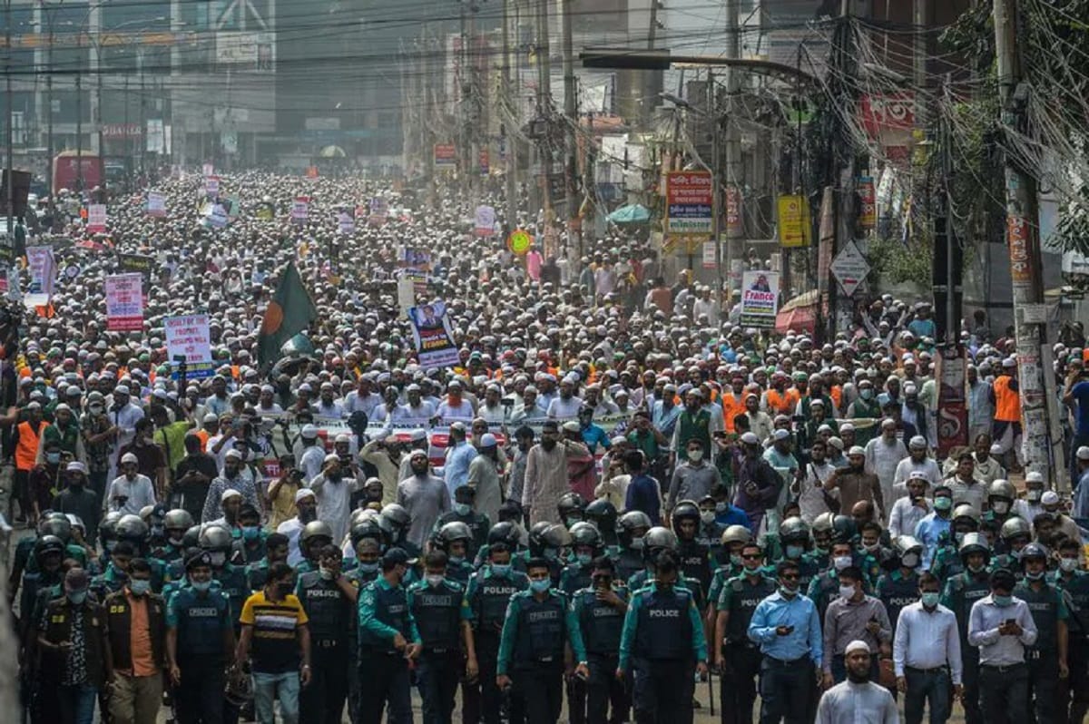 At least 50,000 people rally in the Bangladesh to demonstrate against French President Emmanuel Macron, minority Hindus also targeted