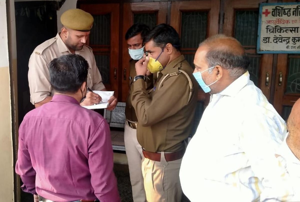 UP hapur man stabbed woman on her way way to temple injured admit in hospital police probe accused absconding