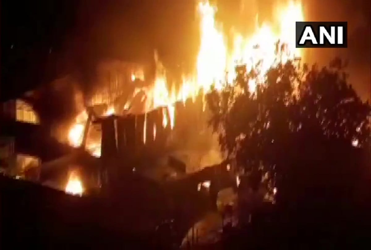 Fire in a warehouse in Bhandup area of Mumbai, firemen arrived on the spot