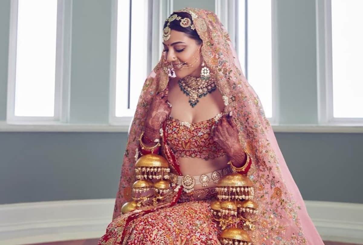 Kajal Aggarwal Husband Gautam Kitchlu Pre-Marriage Photos Kajal aggarwal yellow saree gorgeous look with gautam kitchlu